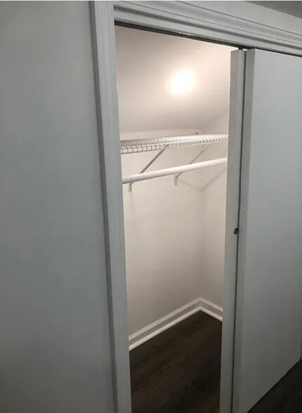 Building Photo - 5849 W Midway Park