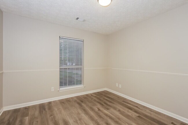 Building Photo - 8391 Taylor Rd