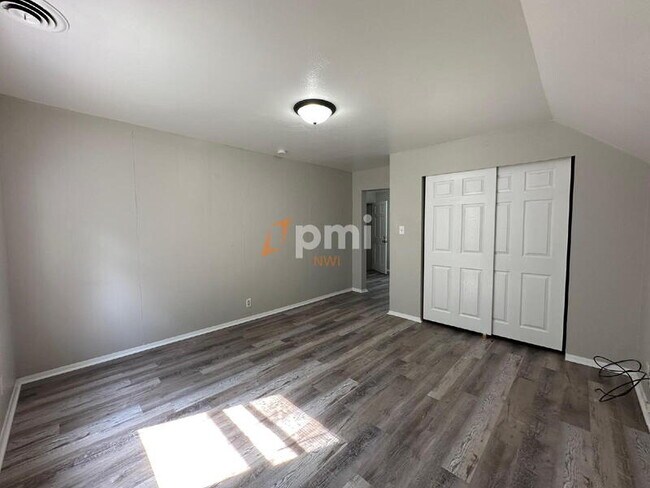 Building Photo - 108 Osborn St