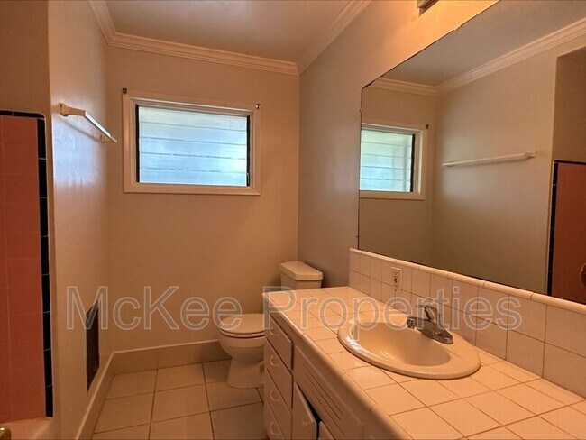 Building Photo - 907 Hayes Ave