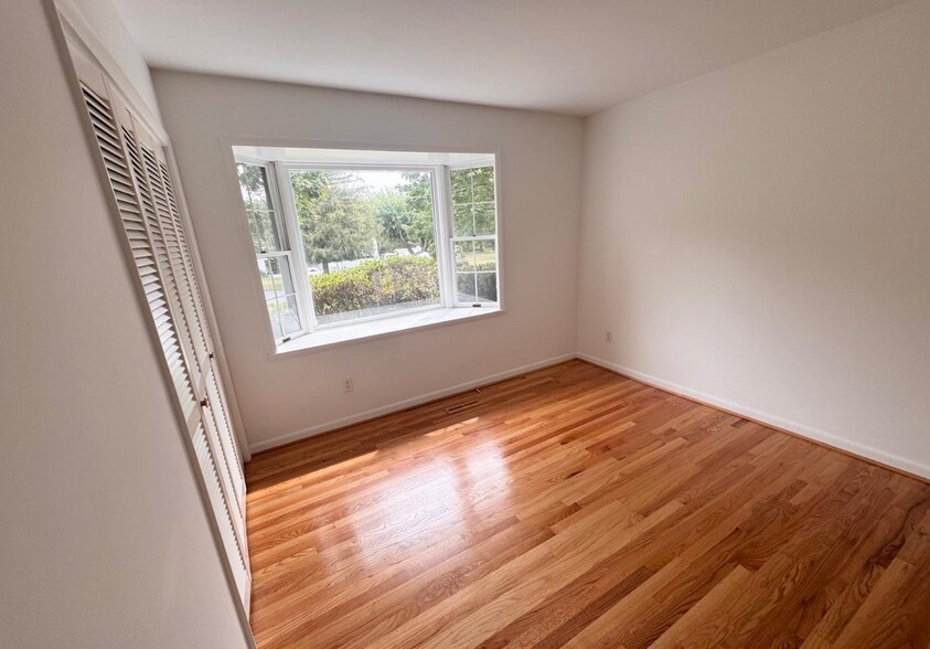 Building Photo - 2710 Academy Dr