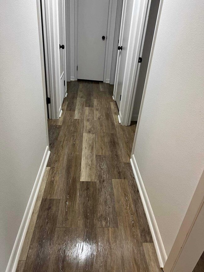 Building Photo - 1 Oakview Dr