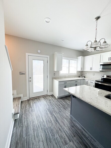 Building Photo - 19 Cuddington Ln