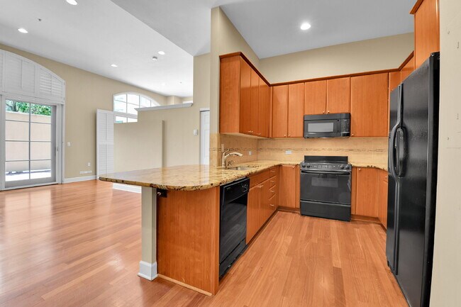 Building Photo - $1,900.00, 1 bed, 1 bath, located in Denve...