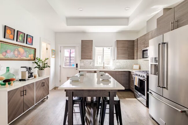 Building Photo - 2824 W Parkside Pl