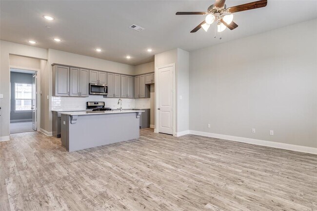 Building Photo - 4238 Shavano Dr