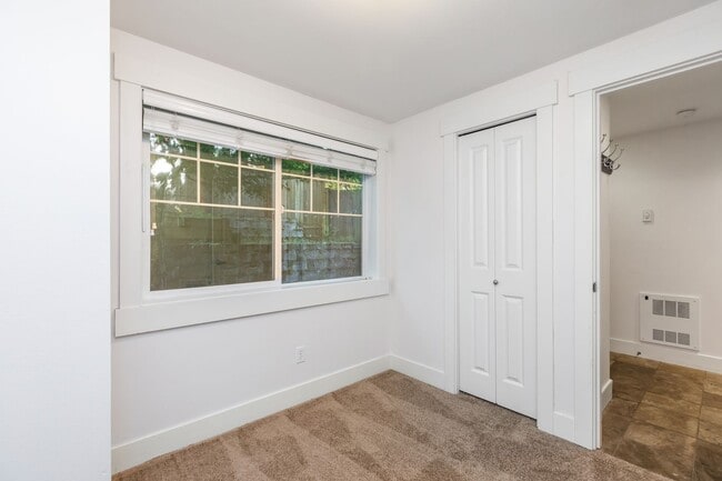 Building Photo - Charming 3 Bed Townhouse in Seattle