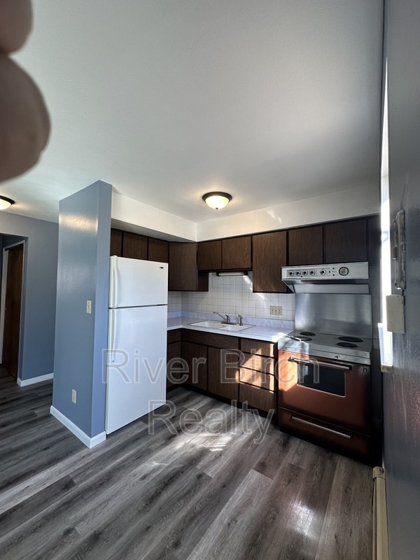 Building Photo - 525 W Cook St