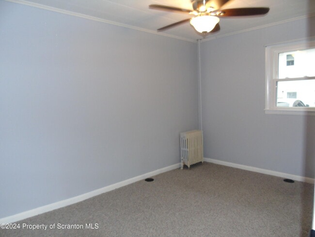Building Photo - 112 E Elm St