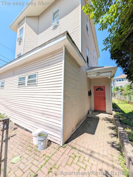 Building Photo - 49 Conwell Ave