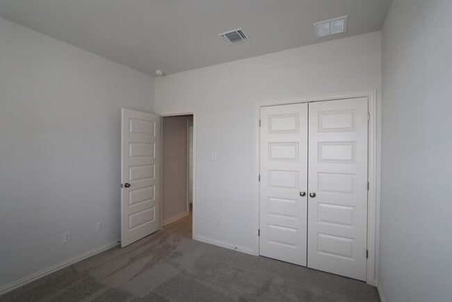 Building Photo - $1500 OFF 1 MO RENT!!-Bigger and Better than the rest!