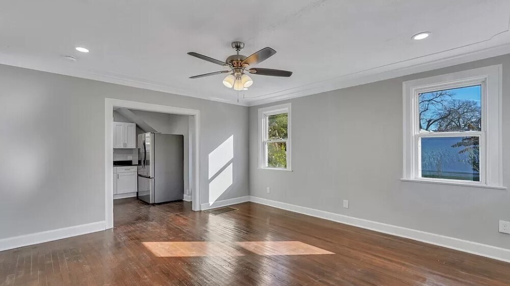 Building Photo - 824 E 39th St