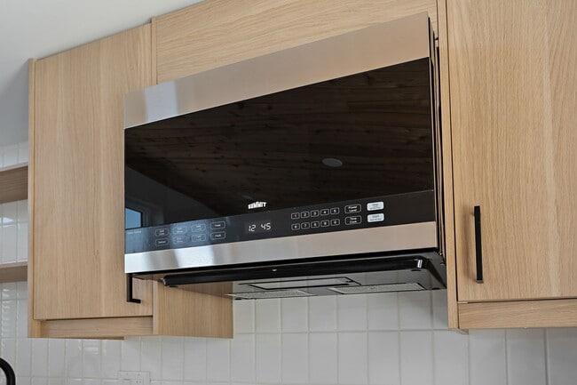 Building Photo - Morris Street Commons Modualr Living! 2/1 55+ Community Living!