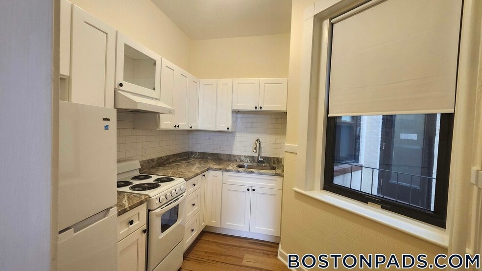 Building Photo - 504 Beacon St