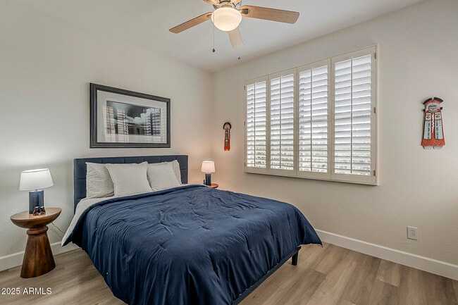 Building Photo - 18048 W Fairway Dr