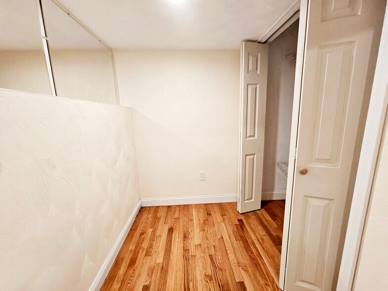 Building Photo - 1803 Beacon St