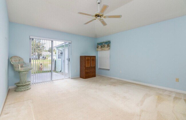 Building Photo - 3 Bedroom available in Daytona Beach