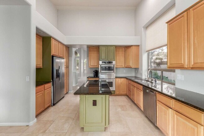 Building Photo - "Discover Your Dream Oasis: Spacious 4-Bedroom Retreat in Scottsdale's Paradise Drive!"