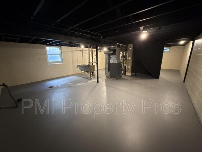 Building Photo - 2101 W Fairmount Ave