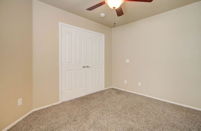 Building Photo - 2725 E Mine Creek Rd