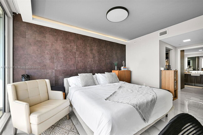 Building Photo - 488 NE 18th St