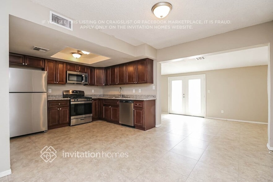 Building Photo - 611 E Gable Ave