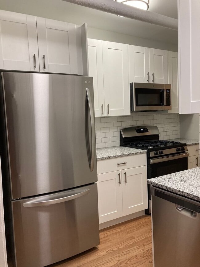 Building Photo - 2317 W Chase Ave