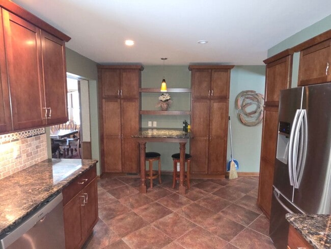 Building Photo - Furnished Mid-term Rental