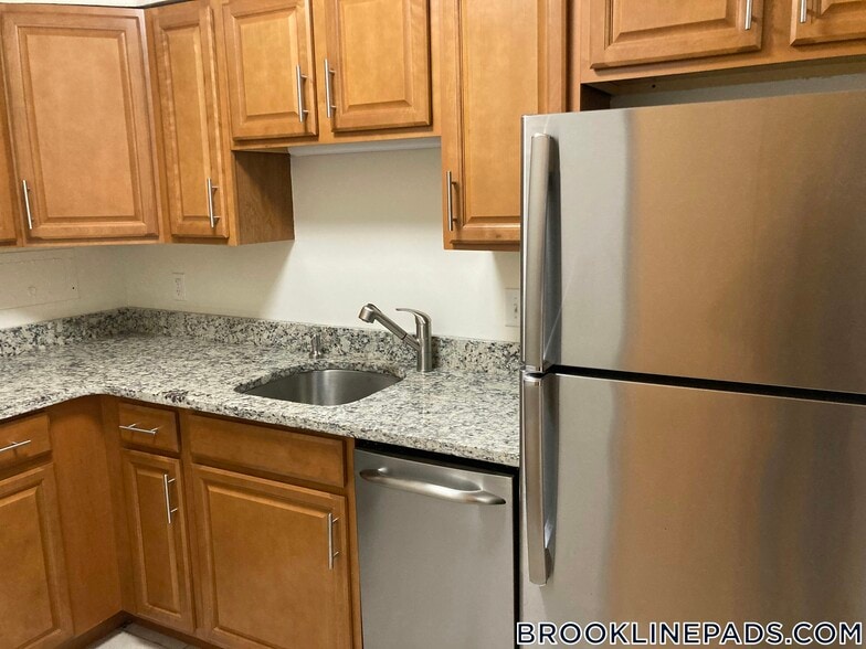 Building Photo - 59 Parkman St