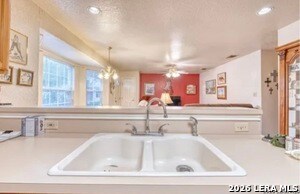 Building Photo - 622 S Oak St