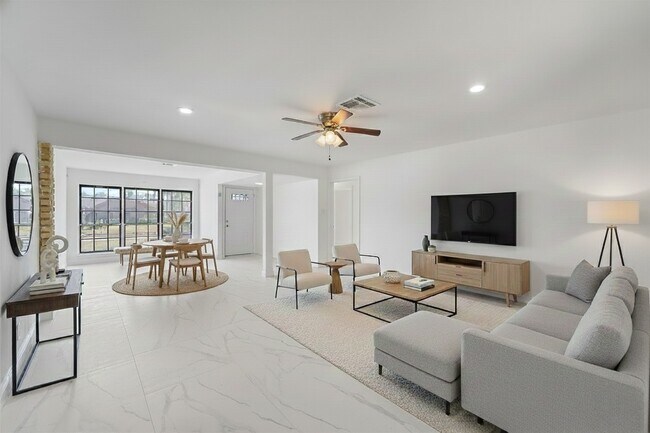 Building Photo - 9711 Bertwood St