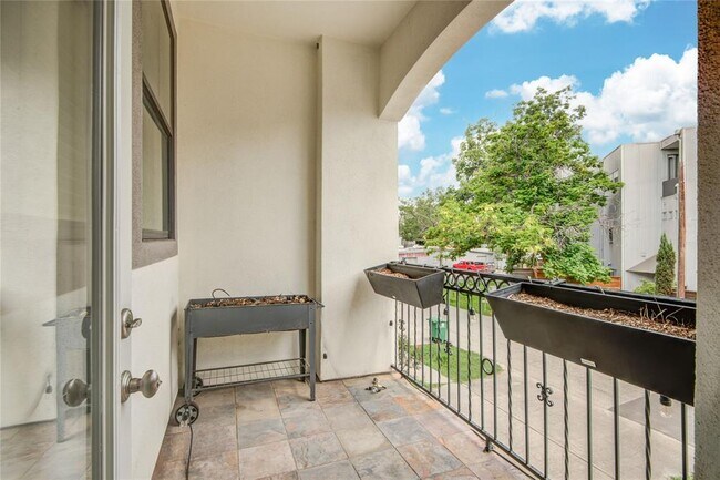 Building Photo - 5510 Blossom St
