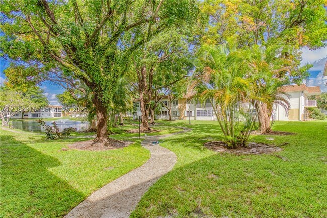 Building Photo - 5160 SW 40th Ave