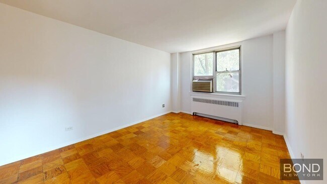 Building Photo - 240 E 35th St