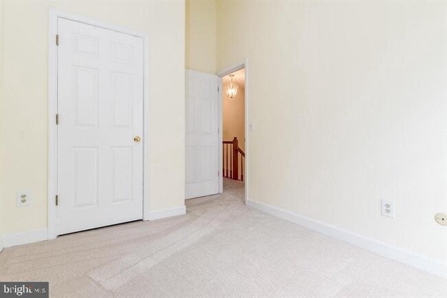 Building Photo - 3722 Farmland Dr
