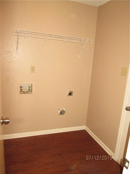 Building Photo - 2701 Fountainview Dr