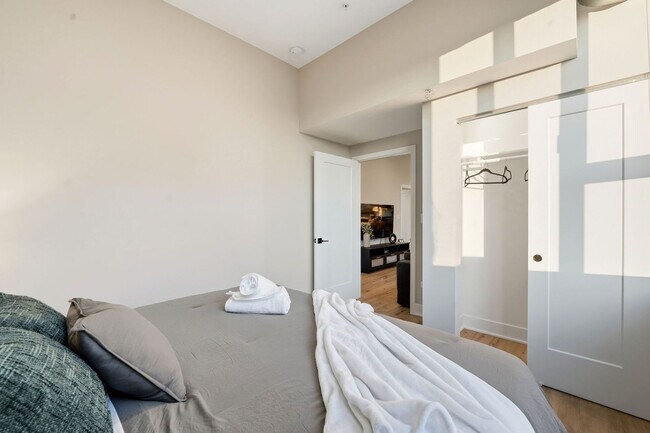 Building Photo - 6044 N Winthrop Ave