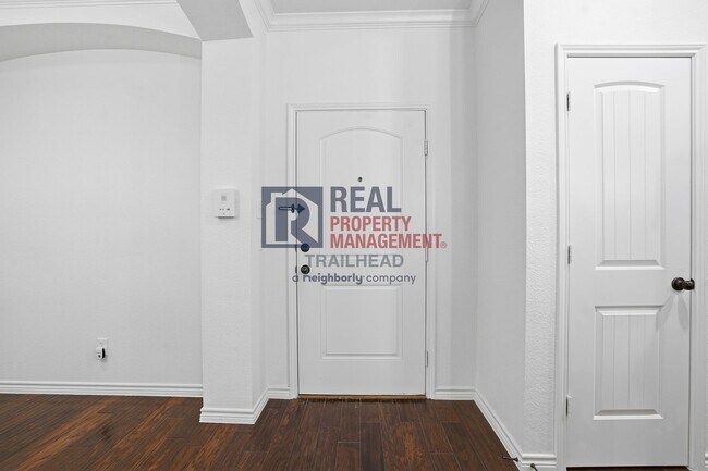 Building Photo - Gated Downtown Fort Worth Condo with Attached Garage