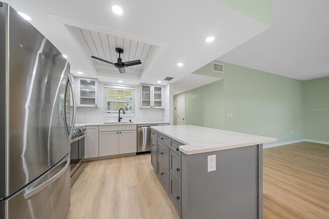 Building Photo - 5865 Tidewood Ave