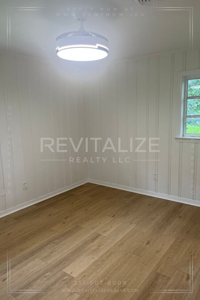 Building Photo - Beautiful 3 bedroom 1 bathroom on Dauphin ...