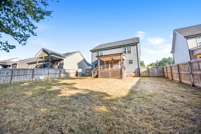 Building Photo - Pet Friendly Three Bedroom!
