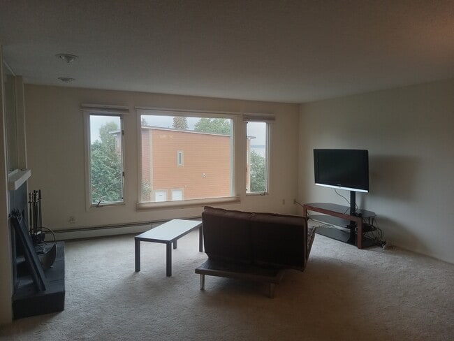 Building Photo - 1300 W 7th Ave