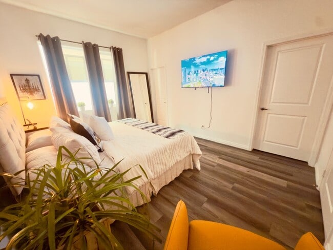 Building Photo - 4057 First Ave.