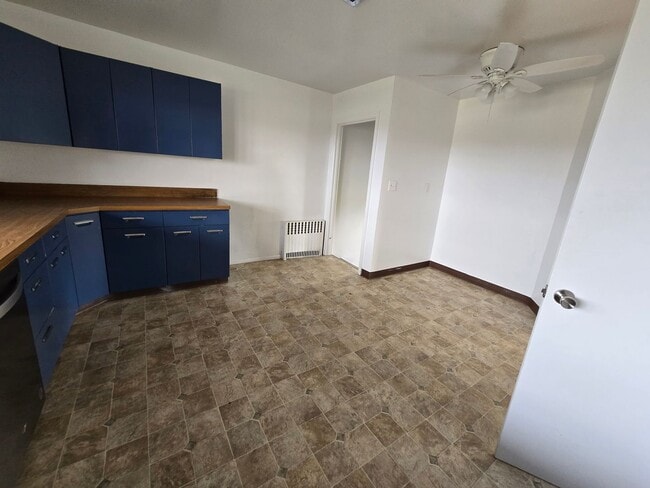 Building Photo - 4 bed, 3 bath house in the country