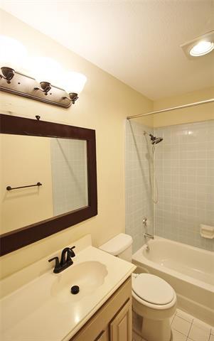 Building Photo - 2305 Valley Creek Dr