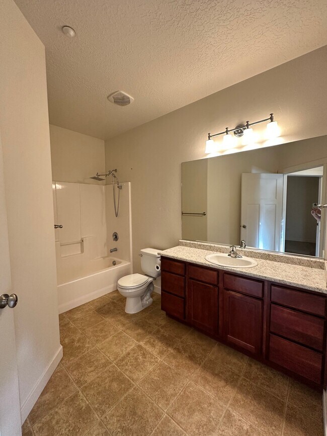 Building Photo - 11303 S River Heights Dr