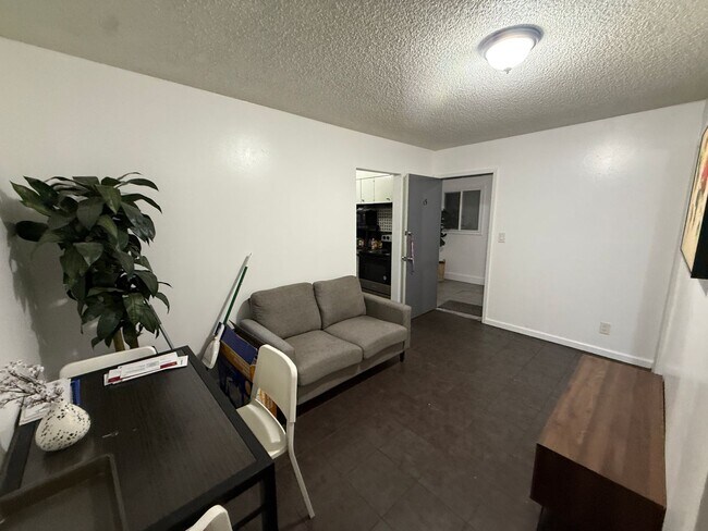 Building Photo - 68 E 200 S