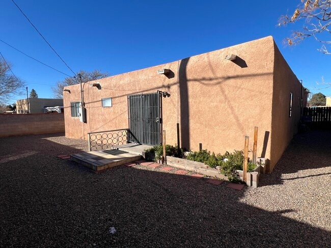 Building Photo - 8902 Aztec Rd NE