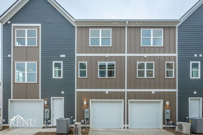 Building Photo - 2374 E 18th Street Pl