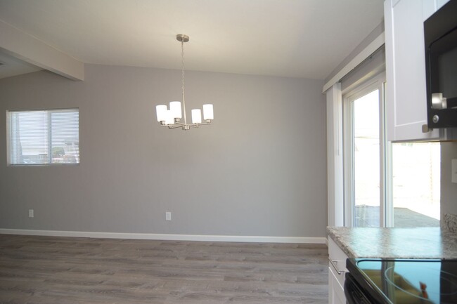 Building Photo - Remodeled 2 Bedroom 1 Bath House! Close to...